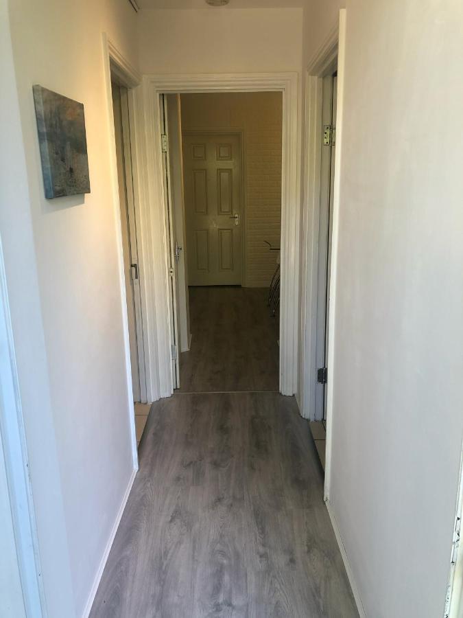 Double Room With Private Bathroom In A 2-Bedrooms House Londres Extérieur photo