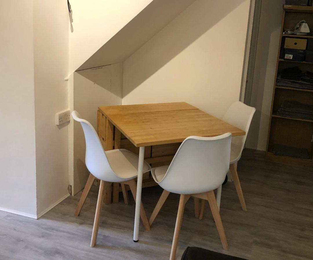 Double Room With Private Bathroom In A 2-Bedrooms House Londres Extérieur photo
